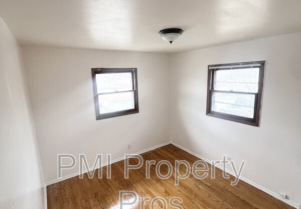 5817 N 76 ST