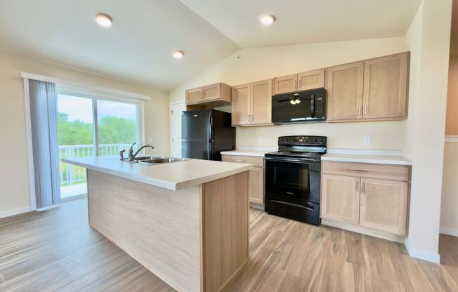 1 bed, 1 bath, 743 sqft, $1,499, Unit EC 4242-03