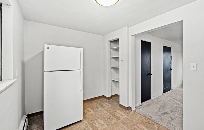 2 beds, 1 bath, 850 sqft, $949, Unit 10615 Lindberg Ave. C4 - Apt. 4