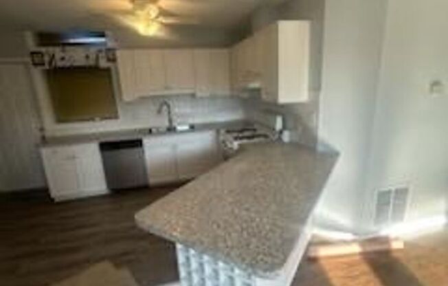 3 beds, 2 baths, $1,750, Unit Unit 3B