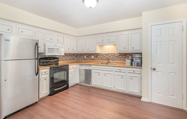 Desirable Brentwood Trace 2 Bedroom Townhouse Available!