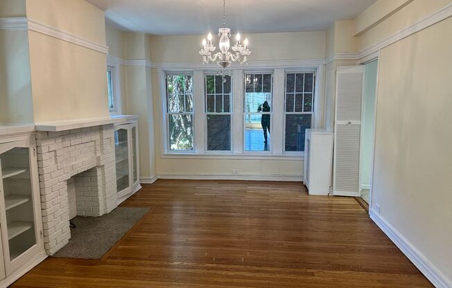2 beds, 1 bath, 1,247 sqft, $2,000, Unit Old King Edward 18