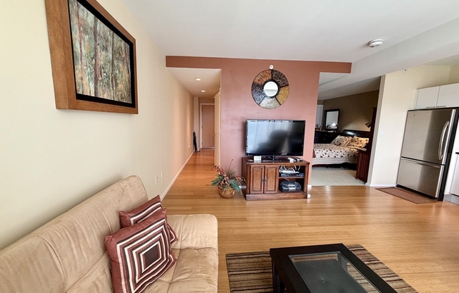 1 bed, 1 bath, 696 sqft, $3,100, Unit 622