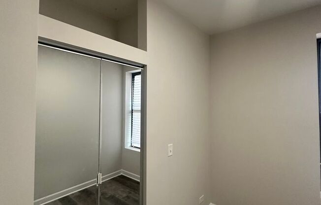 2 beds, 1 bath, $1,700, Unit CH-2R