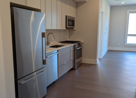 1 bed, 1 bath, 665 sqft, $2,700, Unit PH6