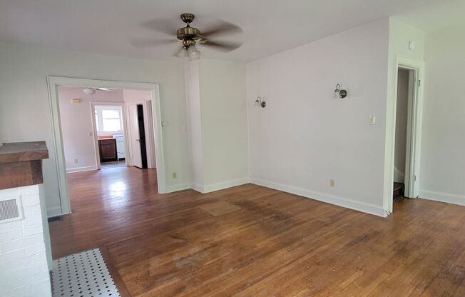 1 bed, 1.5 baths, $1,000, Unit C