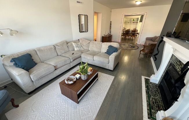 2813 E. Belleview Pl.