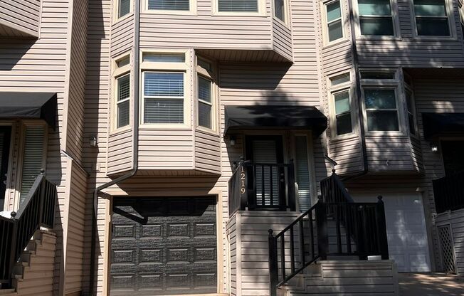 Beautiful 2+ Bedroom, 4 Level Townhome With Loft!