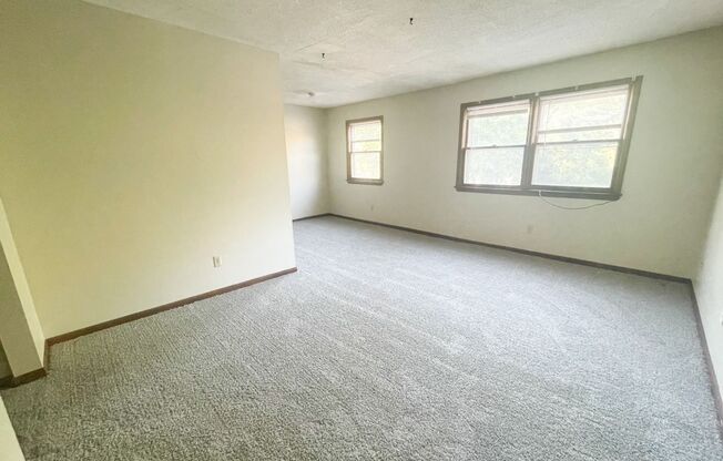 2 beds, 1 bath, $750, Unit 520 Osage Unit 12