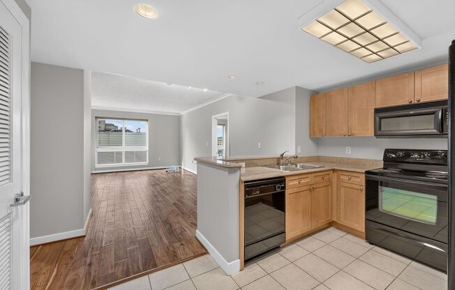 2 beds, 2 baths, $3,200, Unit Unit 806