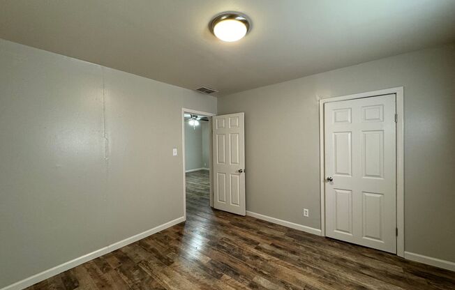 4 beds, 1 bath, $875