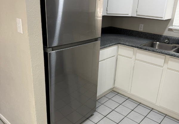 927 W FORMOSA
