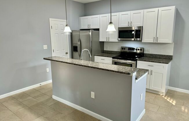 Move in ready 3/2 New Construction Townhouse with Garage!!!