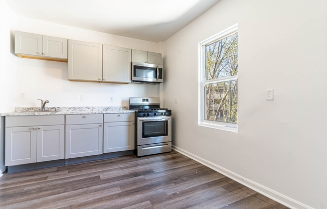 11 LESTON ST