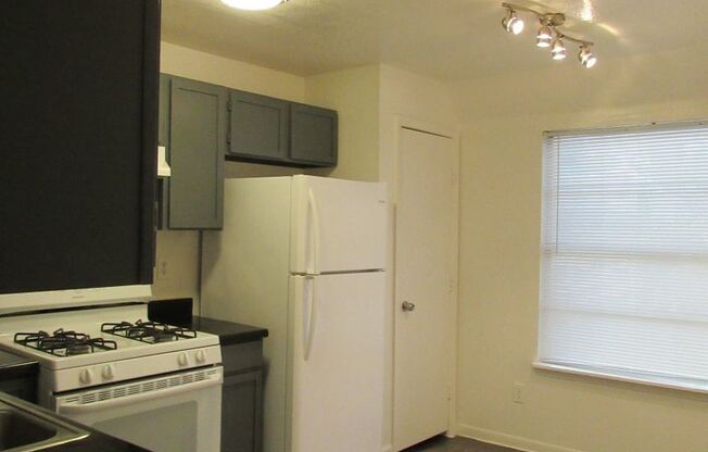 5 beds, 2 baths, 1,675 sqft, $2,129, Unit 1003