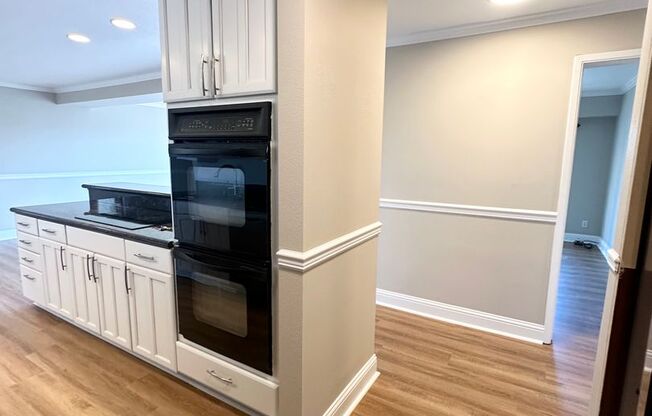 2-bed, 2-bath Condo with Sweeping Views of City and Space Needle!