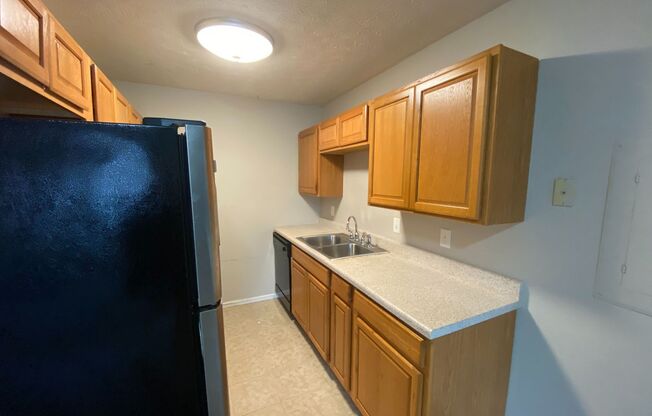 2 beds, 1 bath, 1,000 sqft, $1,365, Unit 11