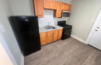 Contemporary 2 Bedroom Townhome w/ Updated Kitchen & Washer/dryer