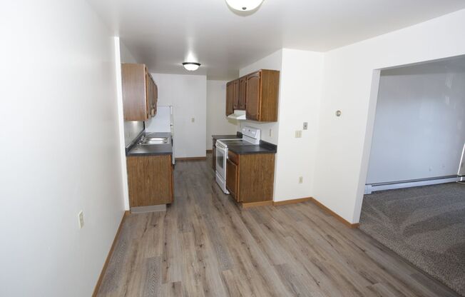 2 beds, 1 bath, $800, Unit 2523-13