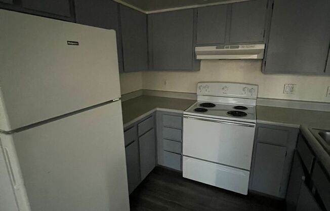 2 beds, 1 bath, $1,250, Unit D