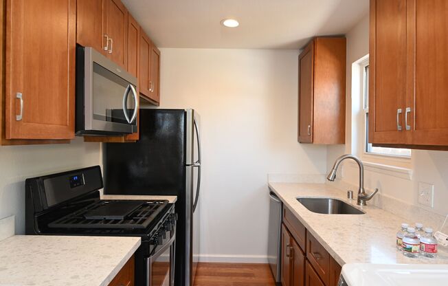 2 beds, 1 bath, $2,700