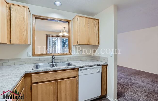 3 beds, 2.5 baths, 1,200 sqft, $2,095, Unit Unit 6054