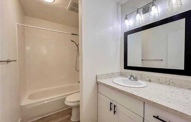 2 beds, 1 bath, 900 sqft, $1,625, Unit 12