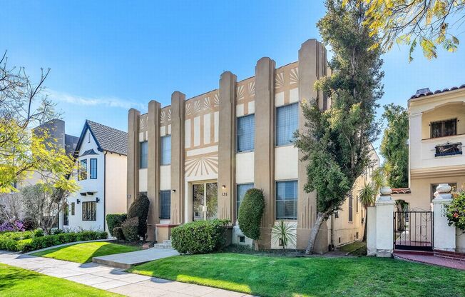 Huge studio unit in Beverly Hills!