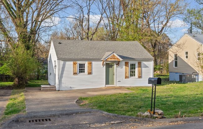 2 Bedroom Pet Friendly Home For Rent Near Madison Street!