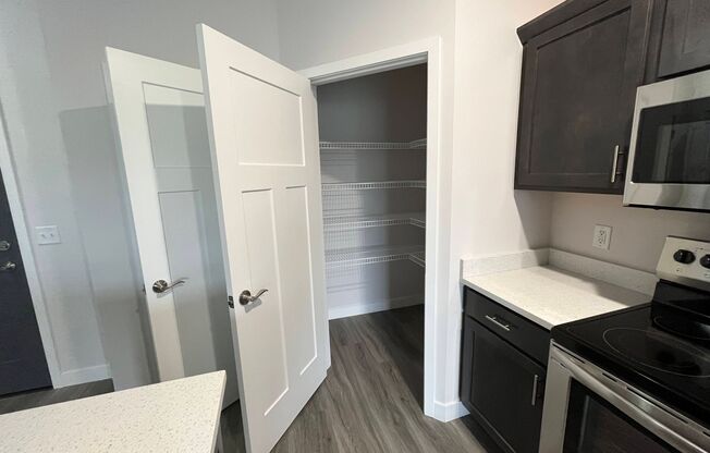 1 bed, 1 bath, 802 sqft, $1,495, Unit Lime 124