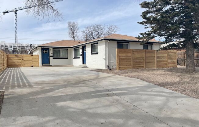 Gorgeous remodeled 2 bedroom in Triplex!