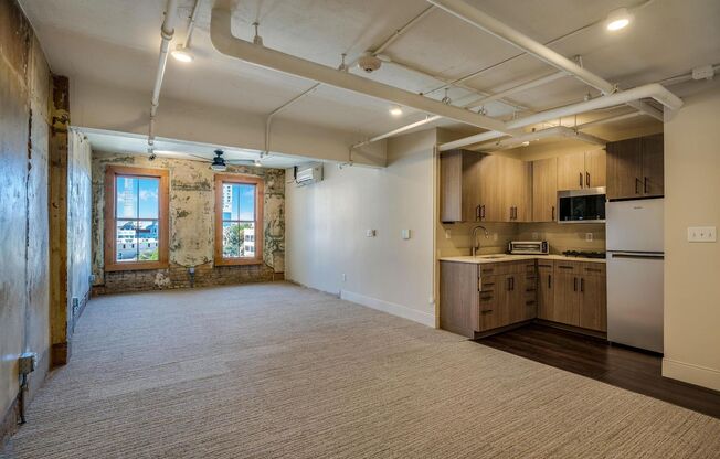 Studio, 1 bath, 640 sqft, $1,700, Unit STR 219 N ALAMO #403