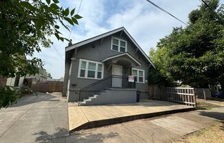 4 Bedroom House on UO Campus