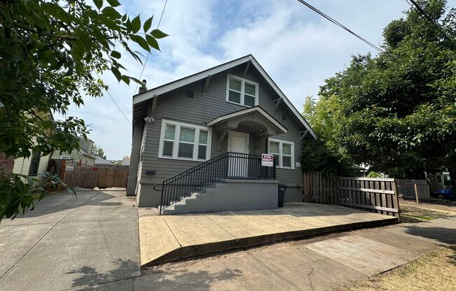 4 Bedroom House on UO Campus