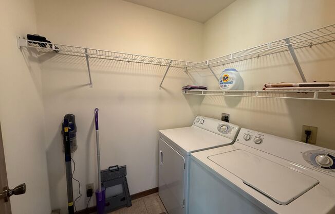 2 beds, 1 bath, 950 sqft, $2,350, Unit 7709CA