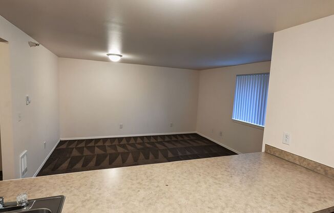 2 beds, 1 bath, 750 sqft, $1,195, Unit 31