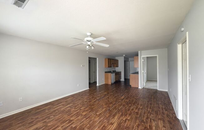 2560 - 2562 E Morris Dr