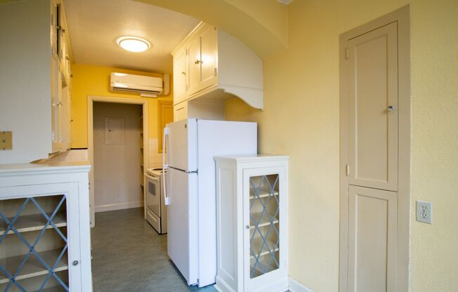 RARE Availability: Stunning Studio on Mississippi!