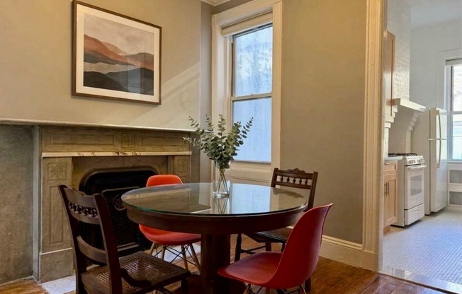 457 W 35 ST
