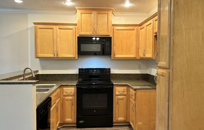 2 beds, 2 baths, 880 sqft, $2,705, Unit I-12