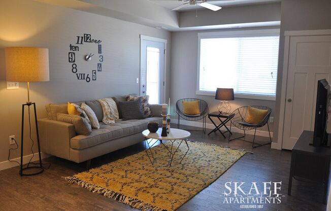 2 beds, 2 baths, $1,525, Unit 217