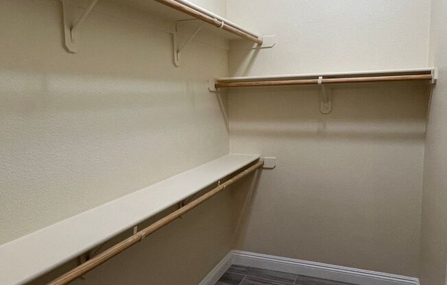 Gorgeous 3 Bedroom, 2 Bath in Silverado Ranch