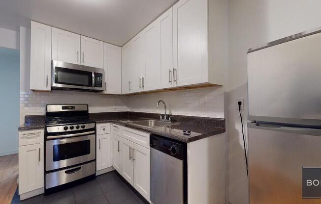 2 beds, 1 bath, $4,250, Unit 3E