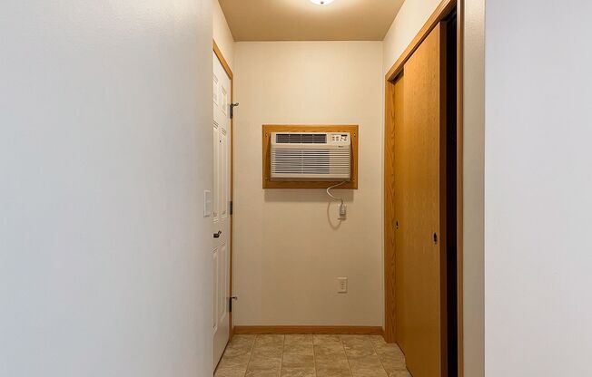 3 beds, 2 baths, 1,265 sqft, $1,620, Unit ML 525-08