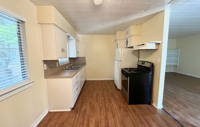 2 beds, 1 bath, 875 sqft, $1,475, Unit 201