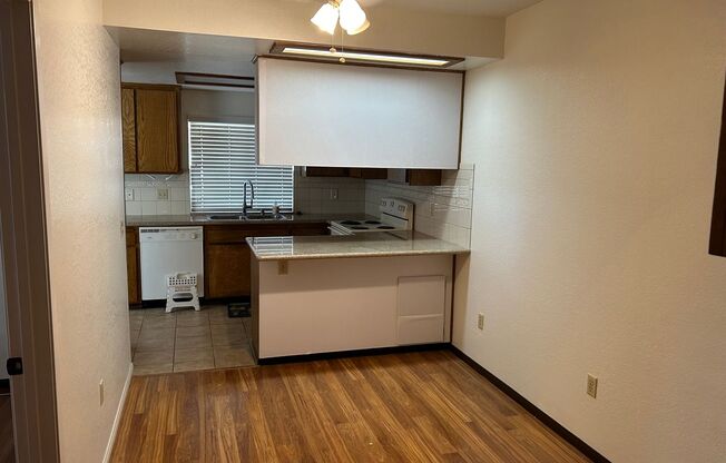 2 beds, 1 bath, 924 sqft, $2,995, Unit 3587