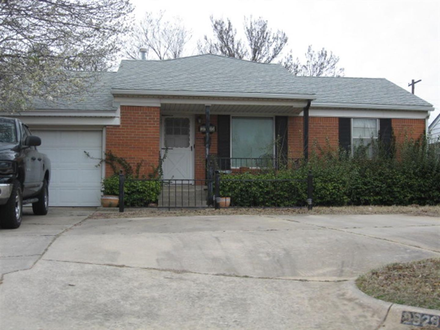 Available Now! 4Bed 1.5Bath NorthSide Home