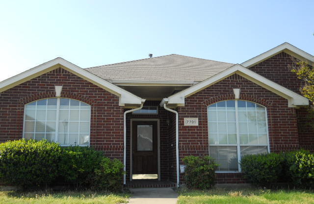 Beautiful 4 Bedroom 2 Bathroom in Rowlett!