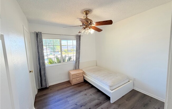 9423 WOODLEY AVE