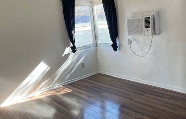 Studio, 1 bath, 150 sqft, $1,050, Unit 34